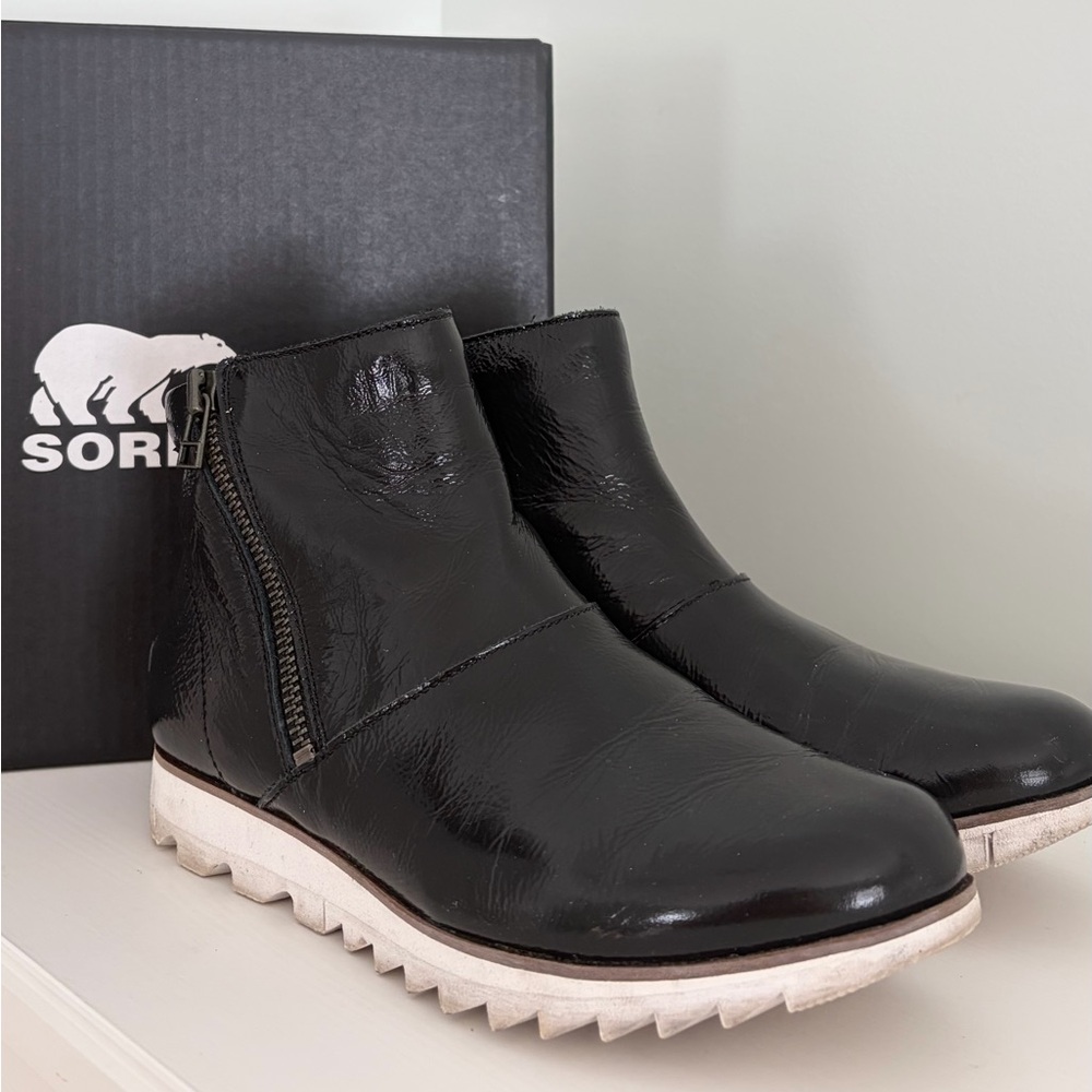 Sorel boots size 8 - Picture 3 of 12